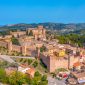 Dvorac Gradara, Rocca di Gradara, srednjovjekovna utvrda Italija, obitelj Malatesta, obitelj Sforza, Paolo i Francesca, Dante Alighieri, Božanstvena komedija, srednjovjekovna arhitektura, Marche regija, Emilia Romagna, povijesni dvorci Italije, legende i povijest, kulturna baština Italije, Gradara Castle, Rocca di Gradara, medieval fortress Italy, Malatesta family, Sforza family, Paolo and Francesca, Dante Alighieri, Divine Comedy, medieval architecture, Marche region, Emilia Romagna, historic castles of Italy, legends and history, cultural heritage of Italy