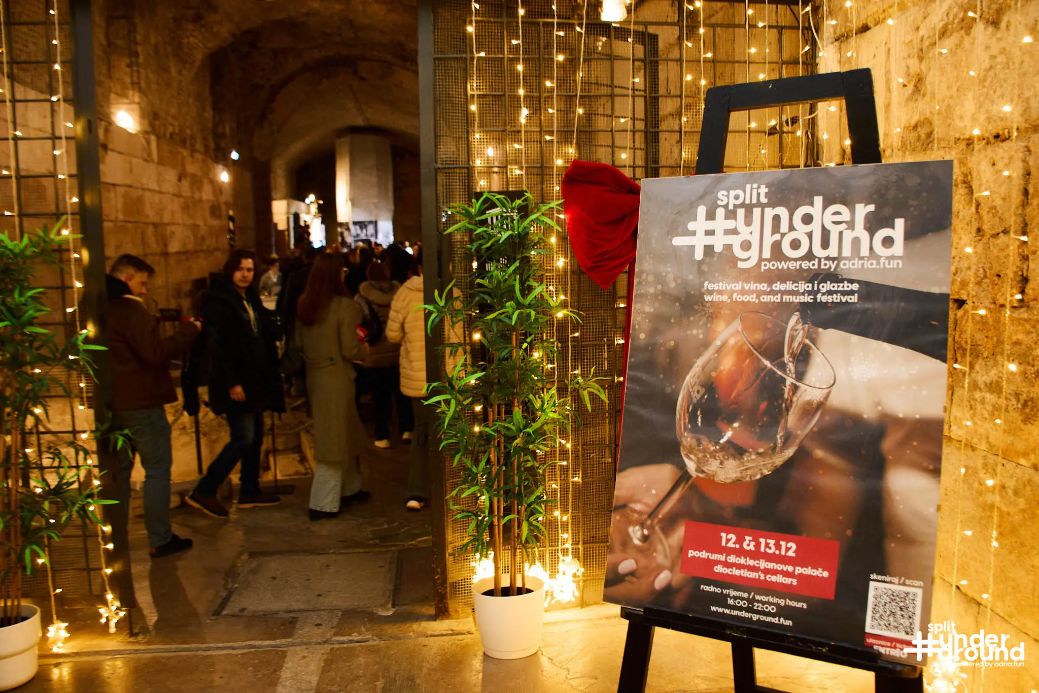 Split Underground, adventsko izdanje, Dioklecijanova palača, festival u Splitu, advent u Splitu, poznata lica, paint and wine radionice, Art Bottega Studio, delicije i vino, Jelena Buble, kulturna događanja, zimski eventi, Split događanja, Entrio ulaznice, podzemlje palače, urbani festival