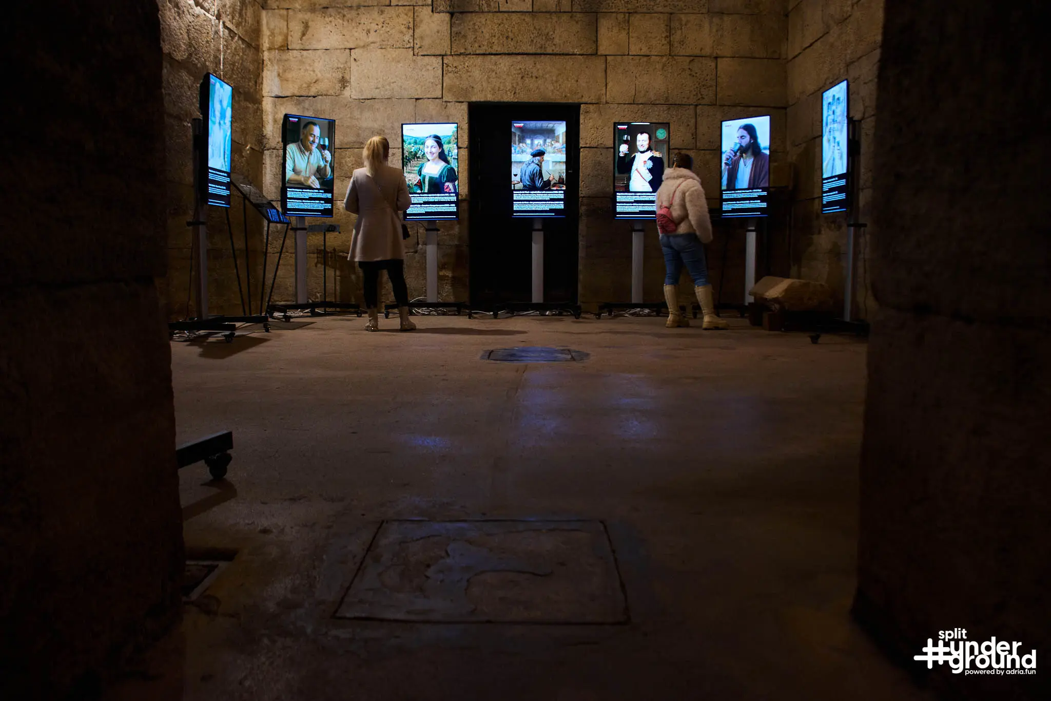 Split Underground, adventsko izdanje, Dioklecijanova palača, festival u Splitu, advent u Splitu, poznata lica, paint and wine radionice, Art Bottega Studio, delicije i vino, Jelena Buble, kulturna događanja, zimski eventi, Split događanja, Entrio ulaznice, podzemlje palače, urbani festival