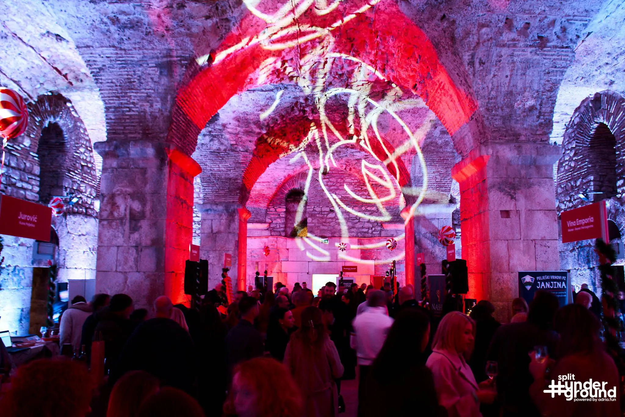 Split Underground, adventsko izdanje, Dioklecijanova palača, festival u Splitu, advent u Splitu, poznata lica, paint and wine radionice, Art Bottega Studio, delicije i vino, Jelena Buble, kulturna događanja, zimski eventi, Split događanja, Entrio ulaznice, podzemlje palače, urbani festival