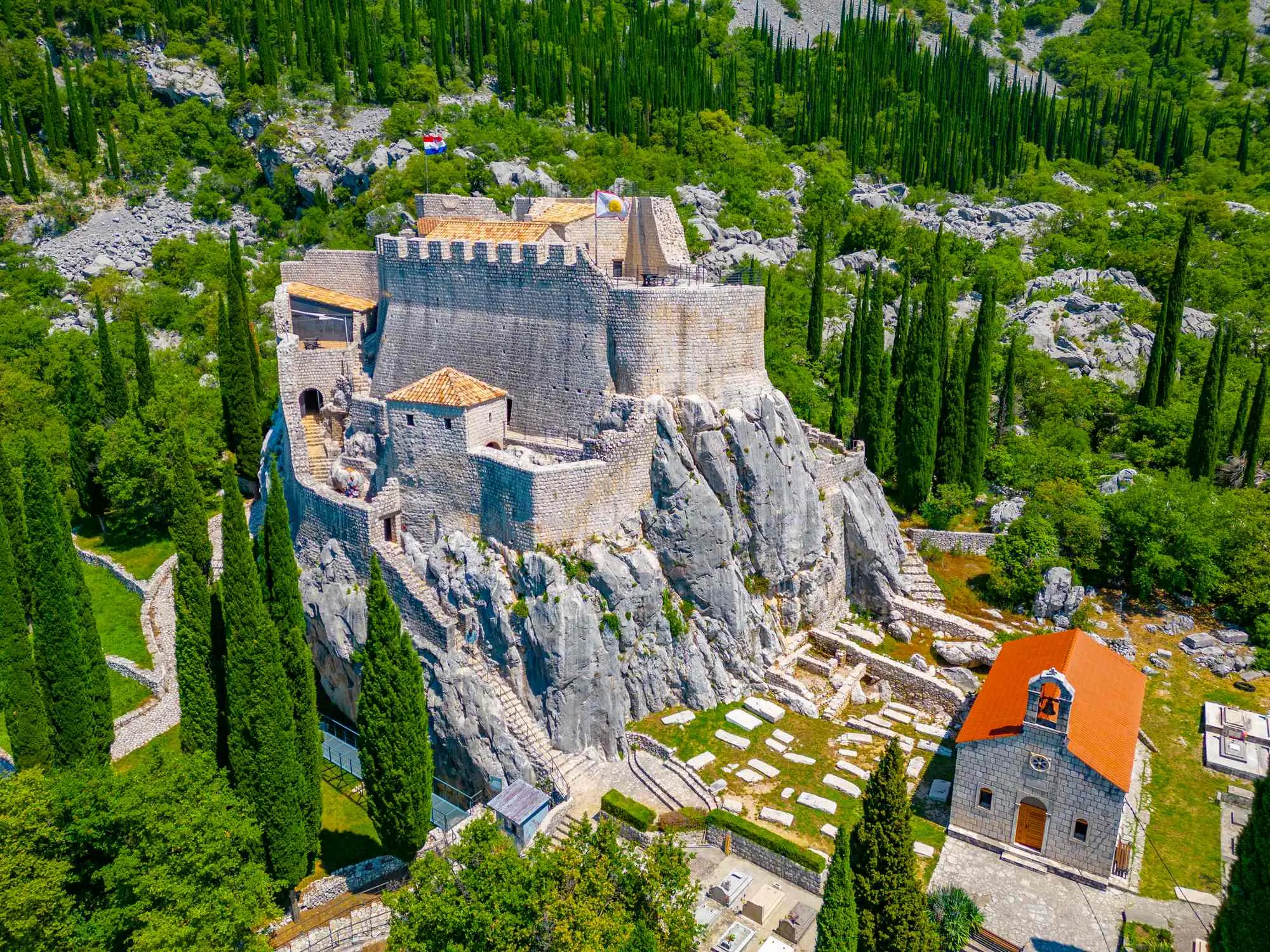 Sokol grad, Konavle, Dubrovačka Republika, Konavle, srednjovjekovna utvrda, Dubrovačka Republika, obrambeni sustav Dubrovačkog zaljeva, povijest Konavala, granice Dubrovnika, utvrde u južnoj Hrvatskoj, Sokol grad, Konavle, Republic of Dubrovnik, Konavle, medieval fortress, Republic of Dubrovnik, defense system of the Bay of Dubrovnik, history of Konavle, borders of Dubrovnik, fortresses in southern Croatia,
