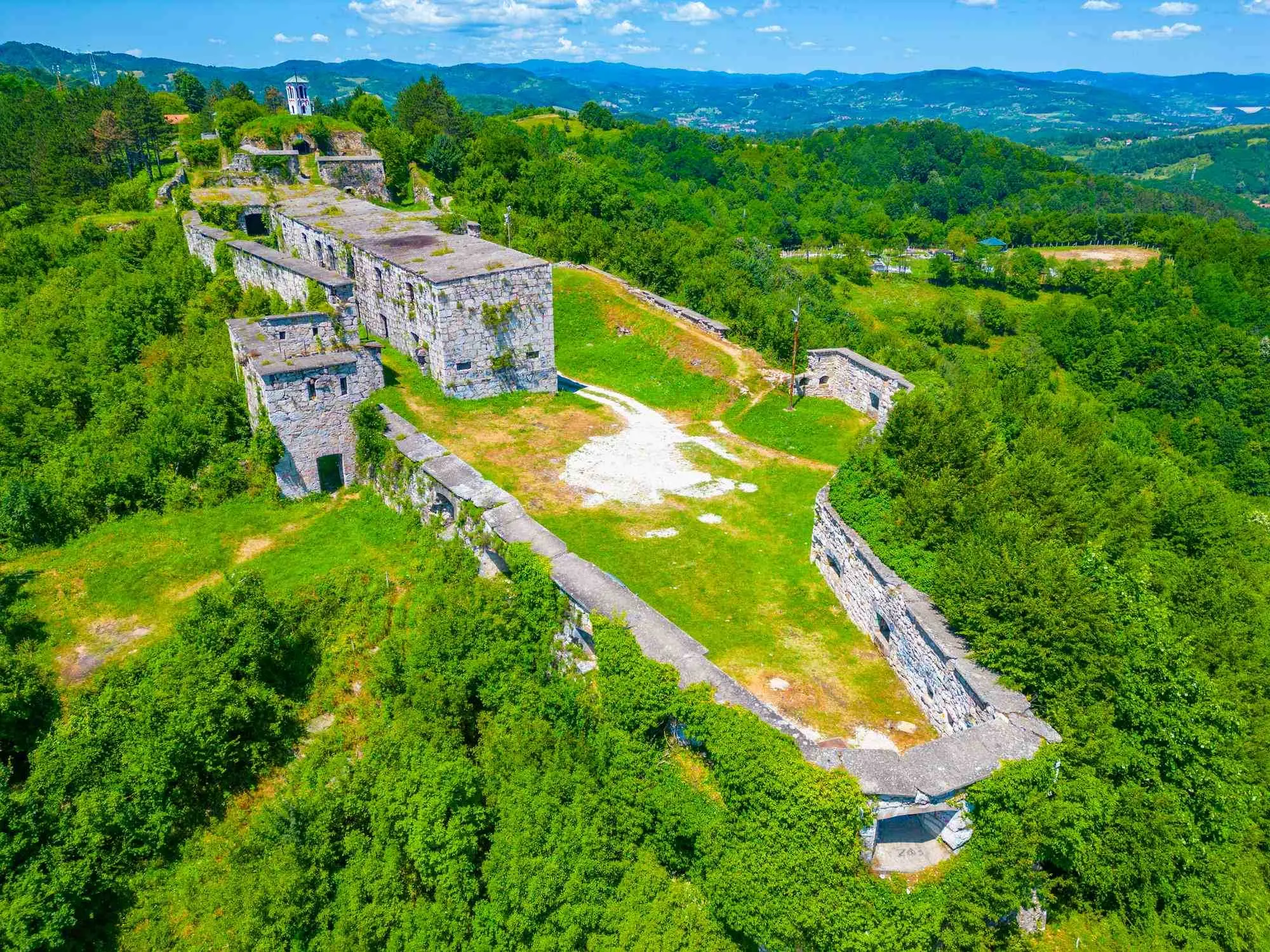 Zvornik, Mali Zvornik, rijeka Drina, tvrđava Zvornik, Kula Gradina, Careva džamija Zvornik, Podzemni grad Karađorđevića, Orlovine arheološko nalazište, arheološko nalazište Mali Zvornik, Most kralja Aleksandra I Karađorđevića, Radaljsko jezero, Radaljska banja, Zvornik, Mali Zvornik, Drina River, Zvornik Fortress, Gradina Tower, Tsar's Mosque Zvornik, Underground City of Karađorđević, Orlovine Archaeological Site, Mali Zvornik Archaeological Site, Bridge of King Aleksandar I Karađorđević, Radalj Lake, Radalj Spa,