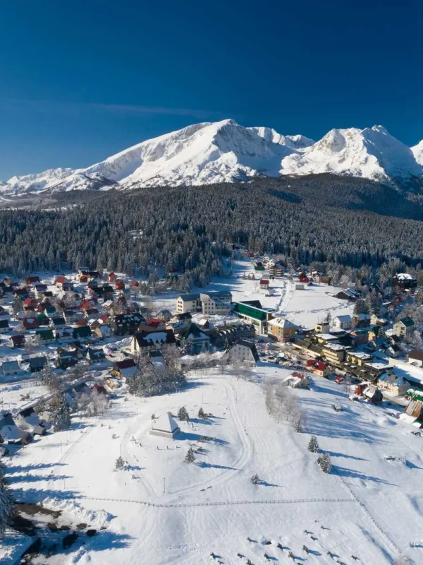 Žabljak, Žabljak Crna Gora, Durmitor, Crno jezero, kanjon rijeke Tare, Savin Kuk, Ćurevac, planinski turizam, priroda Crne Gore, turističke atrakcije Žabljak, Žabljak Montenegro, Durmitor National Park, Black Lake Montenegro, Tara River canyon, Savin Kuk ski resort, Ćurevac viewpoint, Montenegro mountain travel, nature tourism Montenegro, Žabljak travel