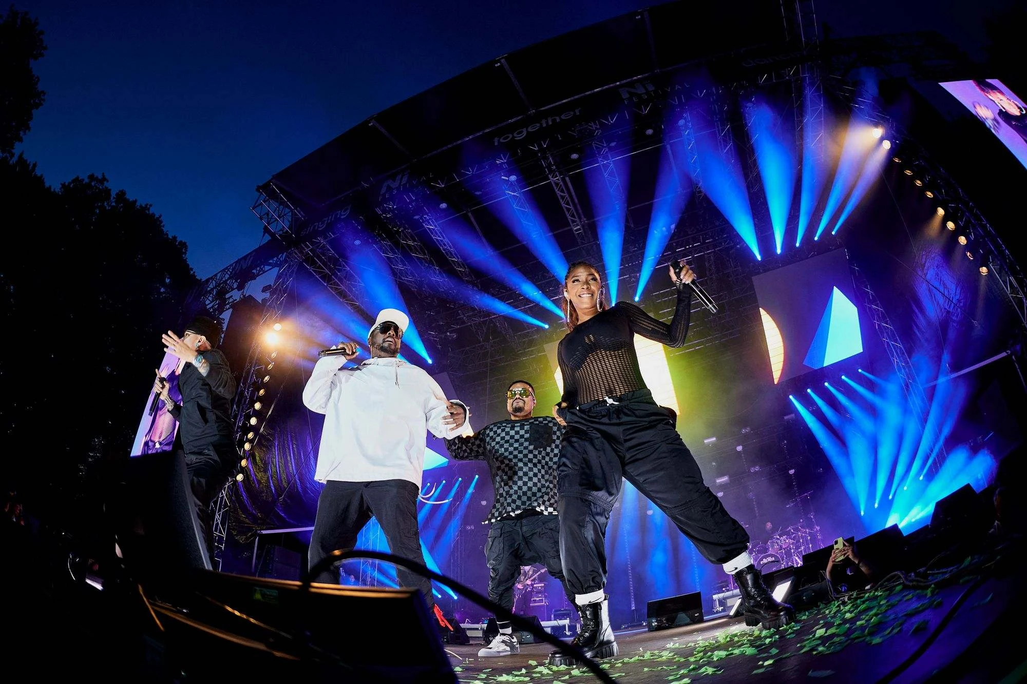 Black Eyed Peas, koncert Zagreb, Lollipop festival, jezero Bundek, ljetni glazbeni spektakl, open air koncert, svjetska pop glazba, glazbeni događaji Zagreb, hrvatska glazbena scena, live koncert, Black Eyed Peas, Zagreb concert, Lollipop festival, Bundek lake, summer music event, open air concert, global pop music, Zagreb events, Croatia music scene, live music spectacle