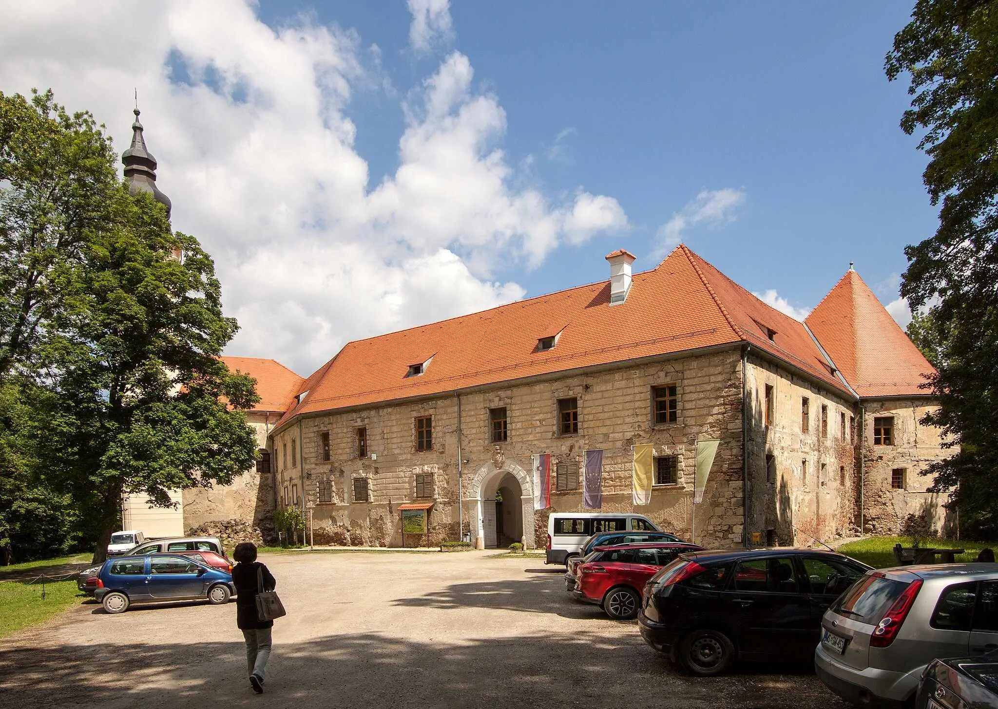 najveći dvorac u Sloveniji, Dvorac Grad, Grad Goričko, dvorci u Sloveniji, Prekmurje, Goričko, srednjovjekovni dvorci, povijest Slovenije, ugarsko plemstvo, fortifikacijska arhitektura, kulturna baština Slovenije, Park prirode Goričko, largest castle in Slovenia, Grad Castle, Goričko Town, castles in Slovenia, Prekmurje, Goričko, medieval castles, history of Slovenia, Hungarian nobility, fortification architecture, cultural heritage of Slovenia, Goričko Nature Park,