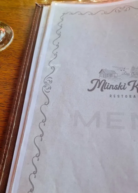 Mlinski Kamen, restoran Petrinja, izletište uz rijeku, domaća hrana, riječna riba, mesna plata, gastronomija Banovine, restorani u prirodi,izletišta blizu Zagreba, restoran sisak, Mlinski Kamen, Petrinja restaurant, riverside restaurant, traditional Croatian food, river fish, meat platter, Banovina gastronomy, countryside dining, picnic spots near Zagreb, Sisak restaurant,