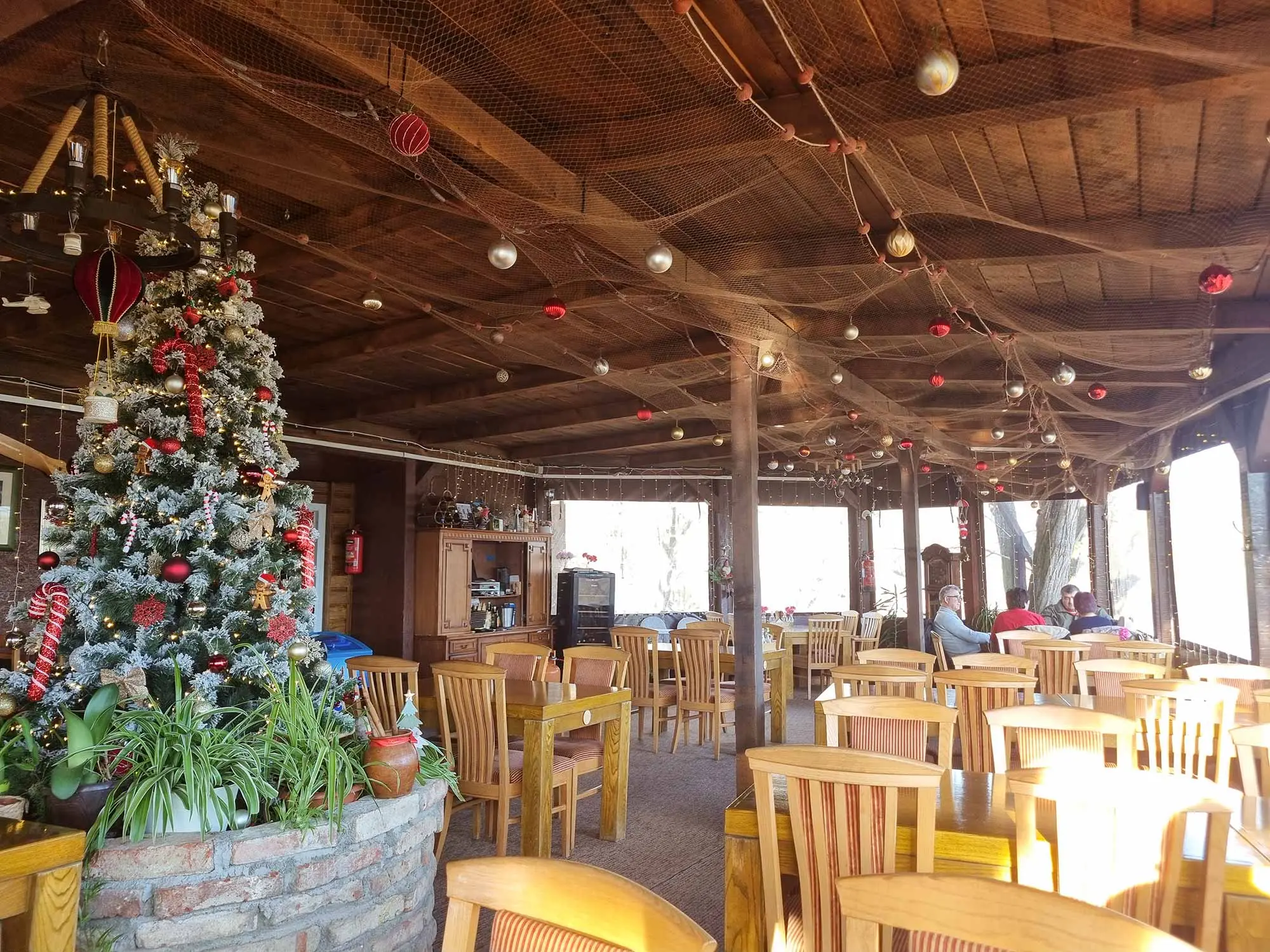 Mlinski Kamen, restoran Petrinja, izletište uz rijeku, domaća hrana, riječna riba, mesna plata, gastronomija Banovine, restorani u prirodi,izletišta blizu Zagreba, restoran sisak, Mlinski Kamen, Petrinja restaurant, riverside restaurant, traditional Croatian food, river fish, meat platter, Banovina gastronomy, countryside dining, picnic spots near Zagreb, Sisak restaurant,