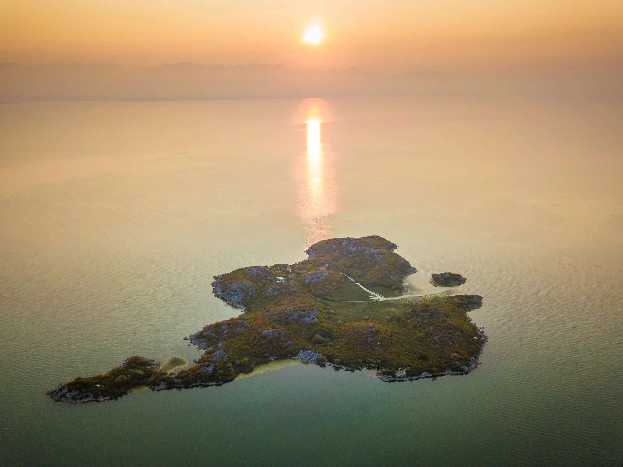 Otok Beška, Skadarsko jezero, manastir Beška, Jelena Balšić, Balšići, srednjovjekovna Zeta, pravoslavni manastiri Crne Gore, sakralna baština Skadarskog jezera, povijest Crne Gore, kulturna baština Balkana, jezerski otoci Crne Gore, manastiri na Skadarskom jezeru, putovanje Skadarskim jezerom, duhovna baština Zete, Đurađ II Balšić, Gorički zbornik, srednjovjekovne vladarice Balkana, prirodne i povijesne znamenitosti Skadarskog jezera, Beška Island, Lake Skadar, Beška Monastery, Jelena Balšić, Balšić dynasty, medieval Zeta, Orthodox monasteries in Montenegro, Lake Skadar heritage, history of Montenegro, cultural heritage of the Balkans, islands of Lake Skadar, monasteries on Lake Skadar, Lake Skadar travel, spiritual heritage of Zeta, Đurađ II Balšić, Gorički Miscellany, medieval female rulers, historical sites of Montenegro, hidden places of Lake Skadar