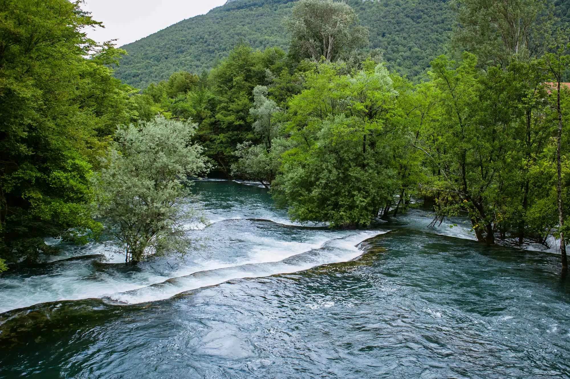 Nacionalni park Una, rijeka Una, slapovi Una, Štrbački buk, Martin Brod, Kulen Vakuf, Lohovo, Orašac, pritoke Une, Unac, Sana, Krušnica, Klokot, prirodne ljepote Bosne i Hercegovine, aktivni odmor u prirodi, rafting Una, kajak Una, flora i fauna Une, zapadna Bosna i Hercegovina,Nacionalni park Una atrakcije, Una National Park, Una River, Una waterfalls, Štrbački buk waterfall, Martin Brod, Kulen Vakuf, Lohovo, Orašac, Una tributaries, Unac River, Sana River, Krušnica River, Klokot River, nature of Bosnia and Herzegovina, outdoor activities Una, rafting on the Una River, kayaking Una, flora and fauna Una, western Bosnia and Herzegovina, Una National Park attractions