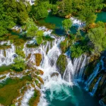 Nacionalni park Una, rijeka Una, slapovi Una, Štrbački buk, Martin Brod, Kulen Vakuf, Lohovo, Orašac, pritoke Une, Unac, Sana, Krušnica, Klokot, prirodne ljepote Bosne i Hercegovine, aktivni odmor u prirodi, rafting Una, kajak Una, flora i fauna Une, zapadna Bosna i Hercegovina,Nacionalni park Una atrakcije, Una National Park, Una River, Una waterfalls, Štrbački buk waterfall, Martin Brod, Kulen Vakuf, Lohovo, Orašac, Una tributaries, Unac River, Sana River, Krušnica River, Klokot River, nature of Bosnia and Herzegovina, outdoor activities Una, rafting on the Una River, kayaking Una, flora and fauna Una, western Bosnia and Herzegovina, Una National Park attractions
