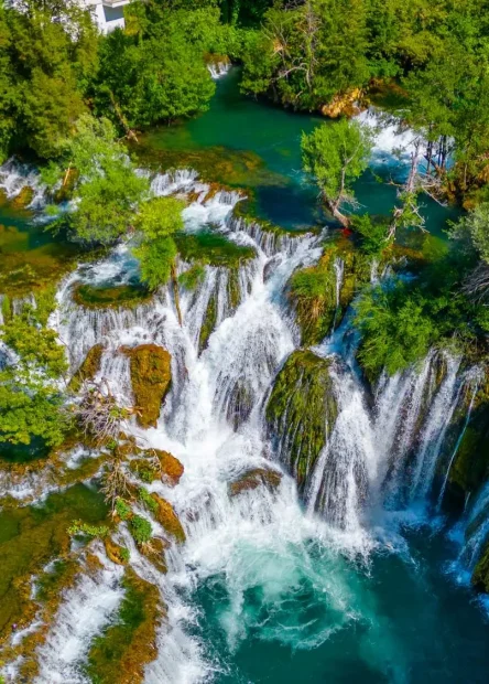 Nacionalni park Una, rijeka Una, slapovi Una, Štrbački buk, Martin Brod, Kulen Vakuf, Lohovo, Orašac, pritoke Une, Unac, Sana, Krušnica, Klokot, prirodne ljepote Bosne i Hercegovine, aktivni odmor u prirodi, rafting Una, kajak Una, flora i fauna Une, zapadna Bosna i Hercegovina,Nacionalni park Una atrakcije, Una National Park, Una River, Una waterfalls, Štrbački buk waterfall, Martin Brod, Kulen Vakuf, Lohovo, Orašac, Una tributaries, Unac River, Sana River, Krušnica River, Klokot River, nature of Bosnia and Herzegovina, outdoor activities Una, rafting on the Una River, kayaking Una, flora and fauna Una, western Bosnia and Herzegovina, Una National Park attractions