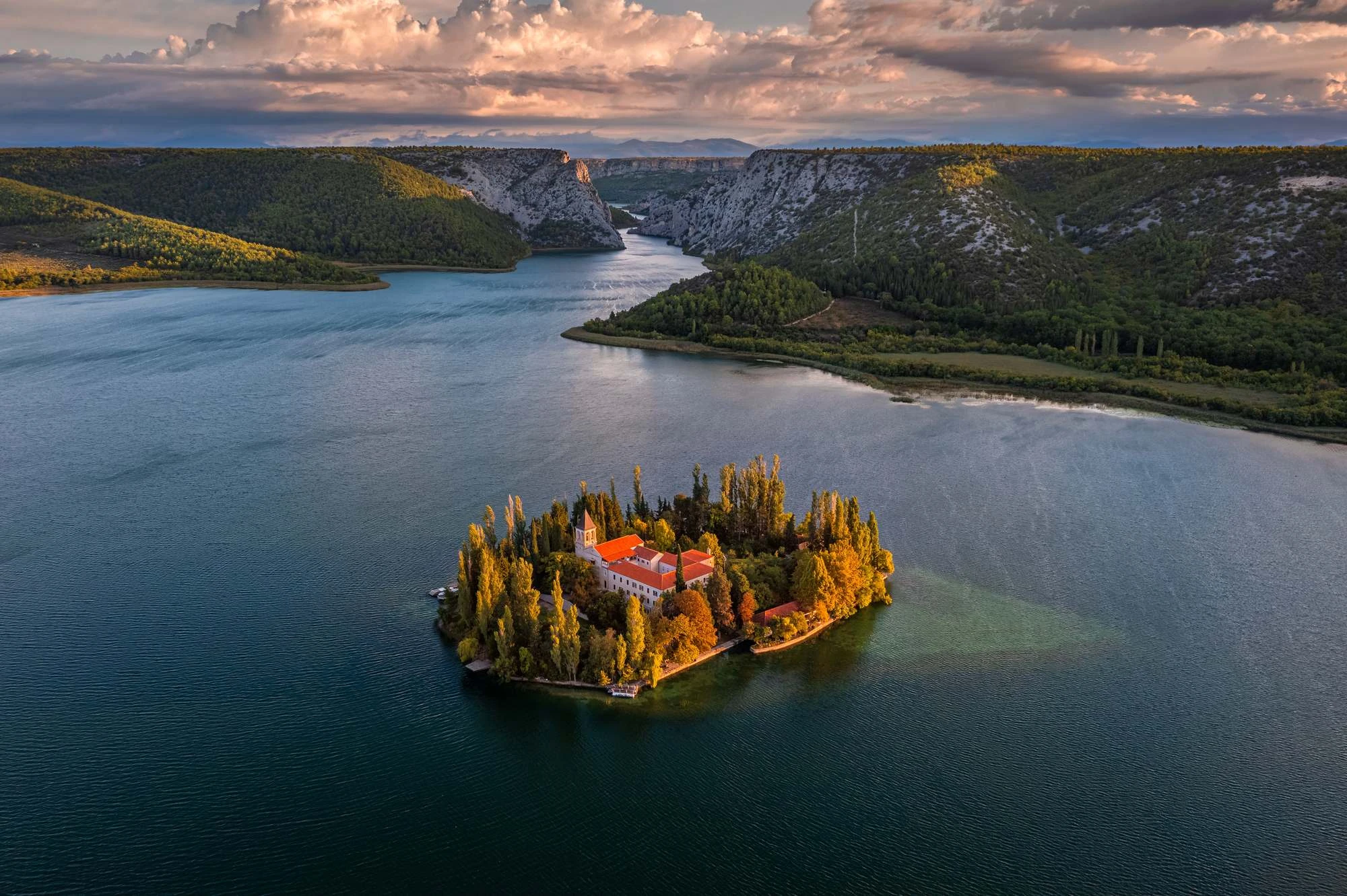 nacionalni parkovi Hrvatske, popis nacionalnih parkova, prirodne znamenitosti Hrvatske, Plitvička jezera, Krka, Paklenica, Risnjak, Sjeverni Velebit, Kornati, Mljet, Brijuni, zaštićena područja Hrvatske, Nacionalni park Plitvička jezera, Nacionalni park Krka, Nacionalni park Paklenica, Nacionalni park Sjeverni Velebit, Nacionalni park Risnjak, Nacionalni park Kornati, Nacionalni park Mljet, Nacionalni park Brijuni, national parks of Croatia, list of national parks, natural landmarks of Croatia, Plitvice Lakes, Krka, Paklenica, Risnjak, Northern Velebit, Kornati, Mljet, Brijuni, protected areas of Croatia, Plitvice Lakes National Park, Krka National Park, Paklenica National Park, Northern Velebit National Park, Risnjak National Park, Kornati National Park, Mljet National Park, Brijuni National Park