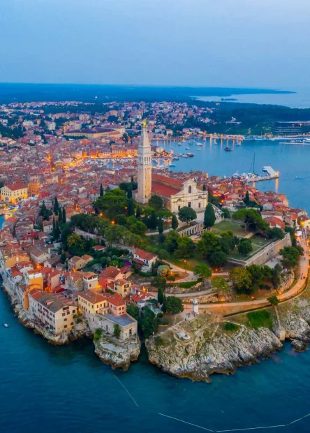 Crkva svete Eufemije Rovinj, sveta Eufemija, Rovinj povijest, rovinjski zvonik, sarkofag svete Eufemije, barokna crkva Istra, zaštitnica Rovinja, znamenitosti Rovinja, Rovinj, Crkva svete Eufemije, Church of Saint Euphemia Rovinj, Saint Euphemia, Rovinj history, Rovinj bell tower, sarcophagus of Saint Euphemia, Baroque church Istria, patron saint of Rovinj, landmarks in Rovinj, Rovinj, Rovinj church, Church of Saint Euphemia,