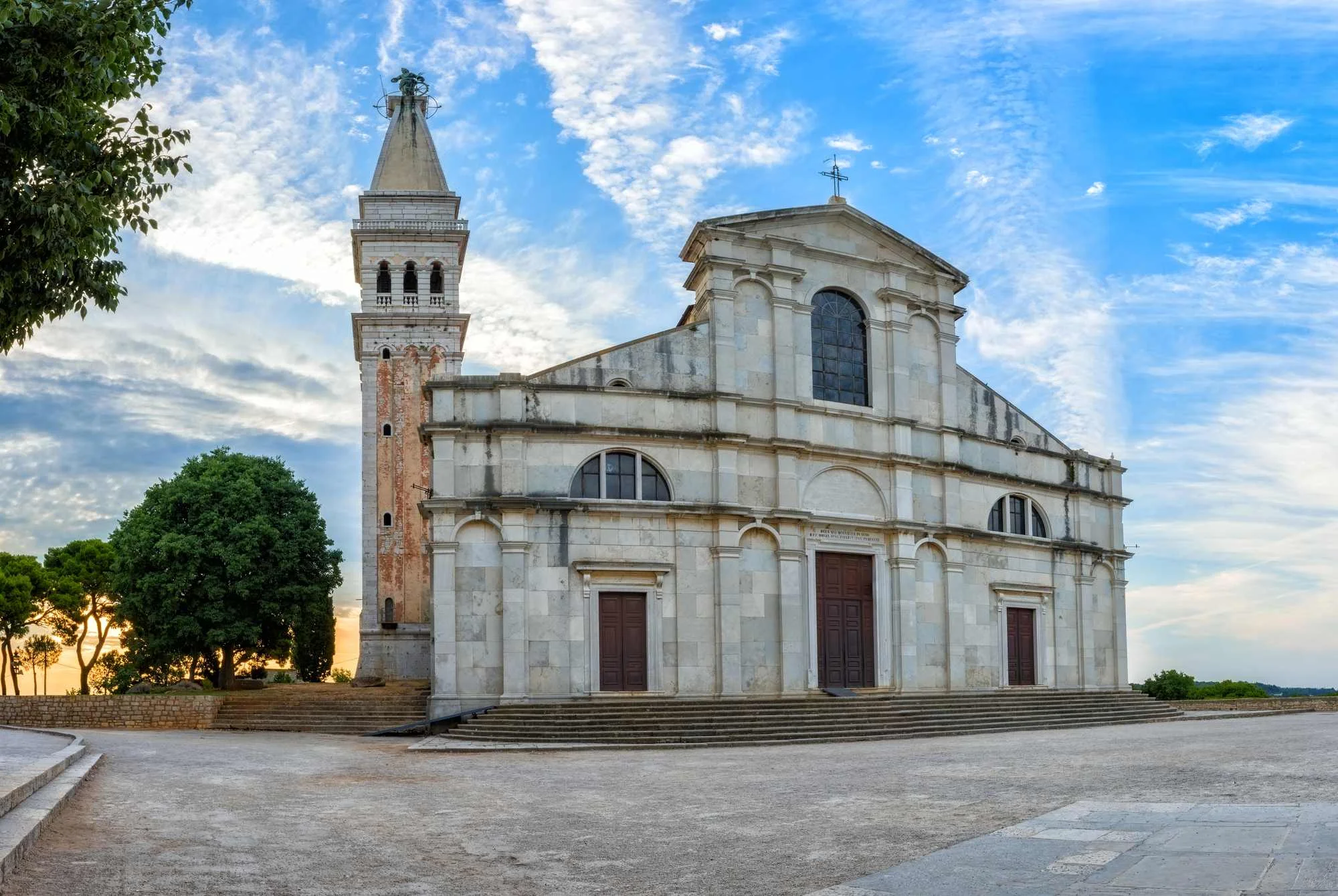 Crkva svete Eufemije Rovinj, sveta Eufemija, Rovinj povijest, rovinjski zvonik, sarkofag svete Eufemije, barokna crkva Istra, zaštitnica Rovinja, znamenitosti Rovinja, Rovinj, Crkva svete Eufemije, Church of Saint Euphemia Rovinj, Saint Euphemia, Rovinj history, Rovinj bell tower, sarcophagus of Saint Euphemia, Baroque church Istria, patron saint of Rovinj, landmarks in Rovinj, Rovinj, Rovinj church, Church of Saint Euphemia, 