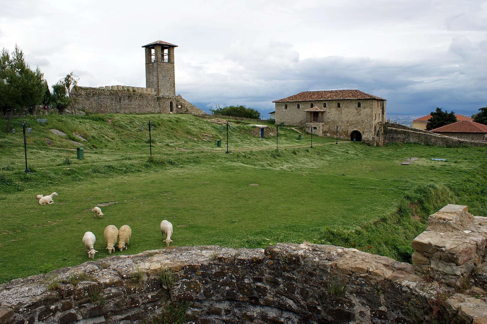 Preza dvorac, Albanija, srednji vijek, feudalna obitelj Topia, Tirana, Kruja, srednjovjekovne utvrde, fortifikacijska baština, osmansko razdoblje, kulturni spomenik,Preza Castle, Albania, medieval fortress, Topia family, Tirana, Krujë, medieval fortifications, Ottoman period, cultural monument