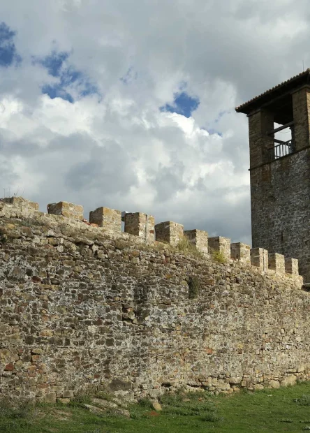 Preza dvorac, Albanija, srednji vijek, feudalna obitelj Topia, Tirana, Kruja, srednjovjekovne utvrde, fortifikacijska baština, osmansko razdoblje, kulturni spomenik, Preza Castle, Albania, medieval fortress, Topia family, Tirana, Krujë, medieval fortifications, Ottoman period, cultural monument