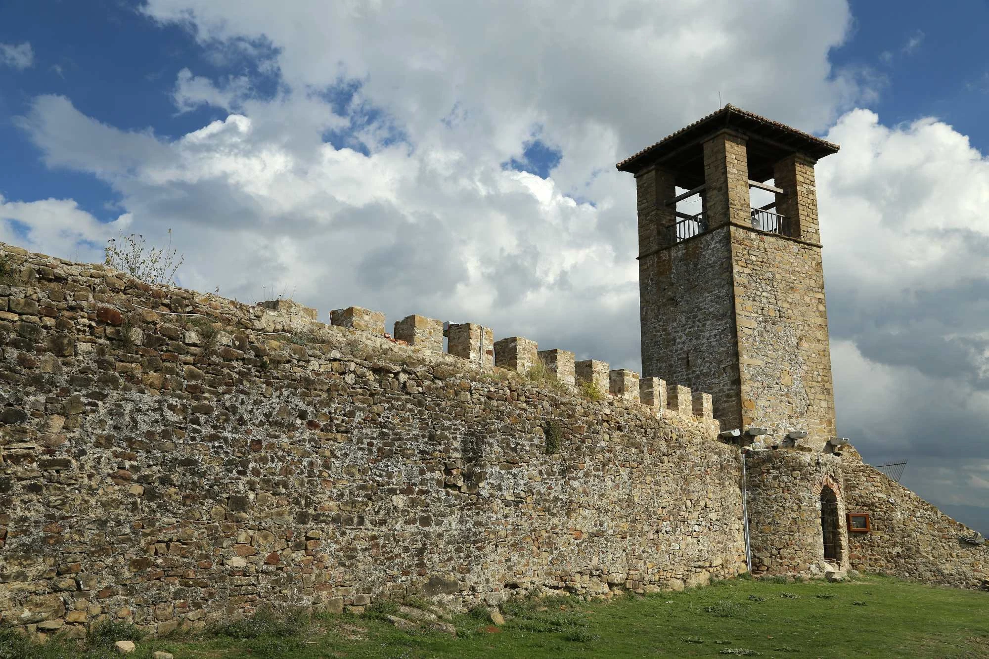 Preza dvorac, Albanija, srednji vijek, feudalna obitelj Topia, Tirana, Kruja, srednjovjekovne utvrde, fortifikacijska baština, osmansko razdoblje, kulturni spomenik, Preza Castle, Albania, medieval fortress, Topia family, Tirana, Krujë, medieval fortifications, Ottoman period, cultural monument