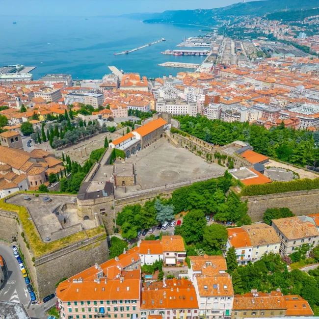 San Giusto Castle, Trieste, history of Trieste, Habsburg rule, city defense, medieval fortifications, port of Trieste, military architecture, Dvorac San Giusto, Trst, povijest Trsta, habsburška vlast, obrana grada, srednjovjekovne utvrde, luka Trst, vojna arhitektura