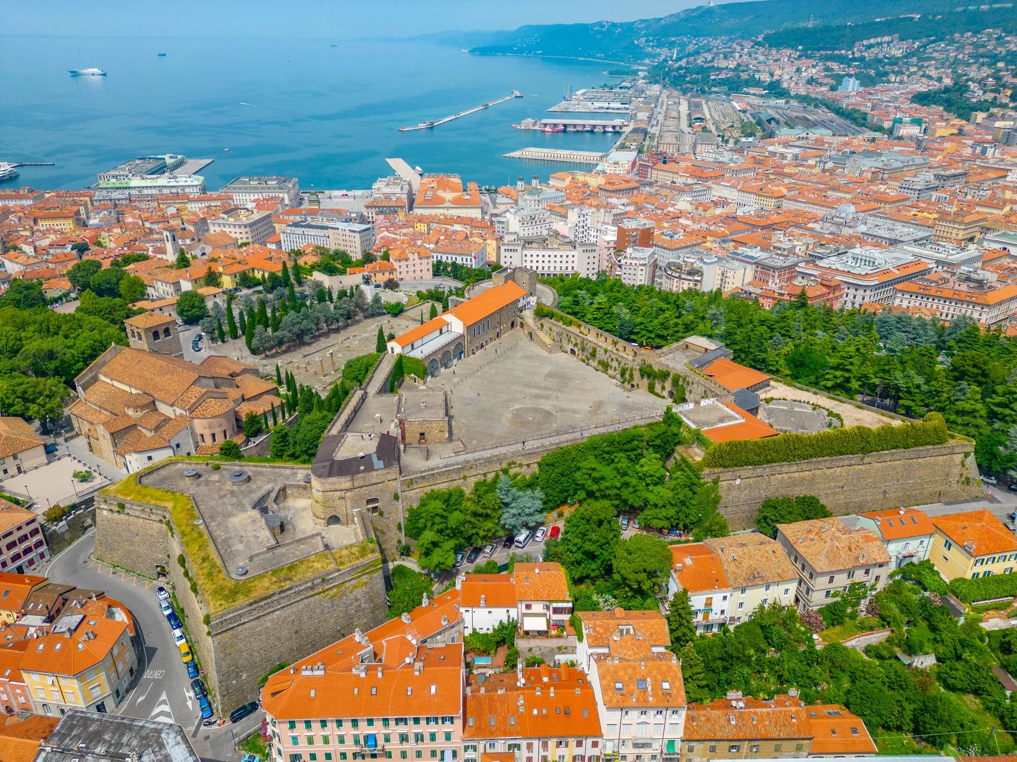 San Giusto Castle, Trieste, history of Trieste, Habsburg rule, city defense, medieval fortifications, port of Trieste, military architecture, Dvorac San Giusto, Trst, povijest Trsta, habsburška vlast, obrana grada, srednjovjekovne utvrde, luka Trst, vojna arhitektura