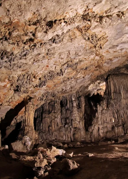 Grapčeva Cave, Hvar, Humac, prehistoric cave, Hvar culture, Hvar–Lisičići cultural horizon, Neolithic site, Chalcolithic period, Bronze Age, oldest depiction of a boat in Europe, Adriatic archaeological sites, interior of Hvar Island, Adriatic prehistory, guided cave tour, geomorphological natural monument, Hvar cave, Grapčeva špilja, Hvar, Humac, prapovijesna špilja, hvarska kultura, Hvar Lisičići kulturni horizont, neolitsko nalazište, eneolitik, brončano doba, najstariji prikaz broda u Europi, arheološka nalazišta Jadrana, unutrašnjost otoka Hvara, prapovijest Jadrana, vođeni obilazak špilje, geomorfološki spomenik prirode, hvarska špilja
