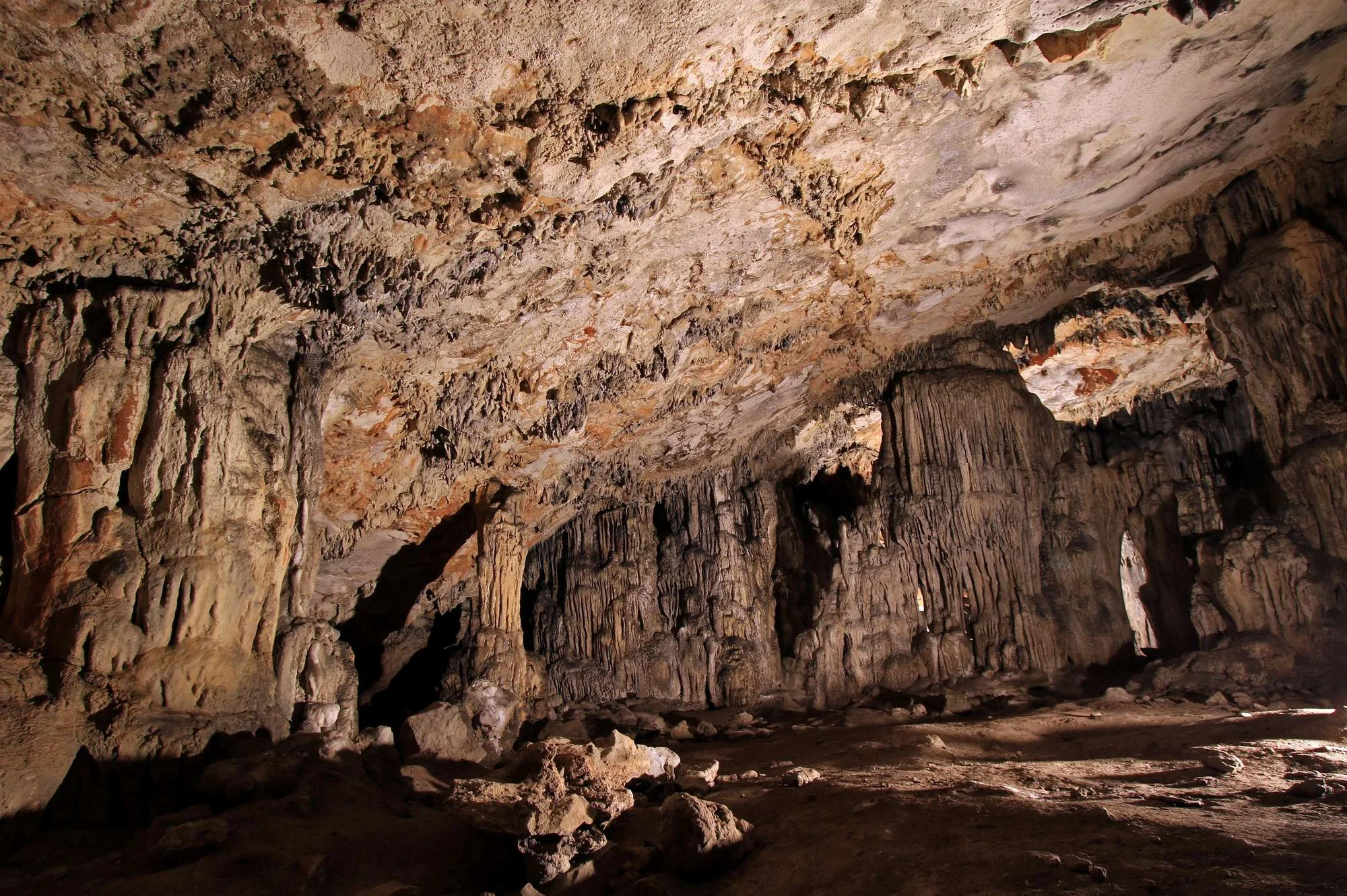 Grapčeva Cave, Hvar, Humac, prehistoric cave, Hvar culture, Hvar–Lisičići cultural horizon, Neolithic site, Chalcolithic period, Bronze Age, oldest depiction of a boat in Europe, Adriatic archaeological sites, interior of Hvar Island, Adriatic prehistory, guided cave tour, geomorphological natural monument, Hvar cave, Grapčeva špilja, Hvar, Humac, prapovijesna špilja, hvarska kultura, Hvar Lisičići kulturni horizont, neolitsko nalazište, eneolitik, brončano doba, najstariji prikaz broda u Europi, arheološka nalazišta Jadrana, unutrašnjost otoka Hvara, prapovijest Jadrana, vođeni obilazak špilje, geomorfološki spomenik prirode, hvarska špilja