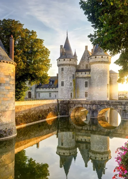 dvorac Trakai, dvorac Lavaux Sainte Anne, dvorac Sully sur Loire, dvorac Eilean Donan, dvorac Egeskov, dvorac Blatná, dvorac Scaligero u Sirmioneu, dvorac Hagenwil, dvorci na vodi u Europi, dvorci okruženi vodom, povijesni europski dvorci,dvorci na vodi, Trakai Island Castle, Château de Lavaux Sainte Anne, Château de Sully sur Loire, Eilean Donan Castle, Egeskov Castle, Blatná Castle, Scaligero Castle of Sirmione, Hagenwil Castle, castles on water in Europe, water surrounded castles, historic European castles