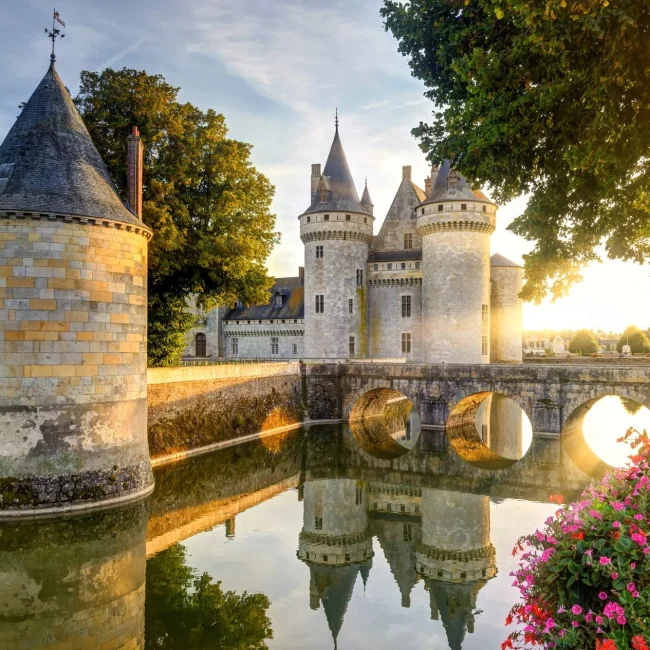 dvorac Trakai, dvorac Lavaux Sainte Anne, dvorac Sully sur Loire, dvorac Eilean Donan, dvorac Egeskov, dvorac Blatná, dvorac Scaligero u Sirmioneu, dvorac Hagenwil, dvorci na vodi u Europi, dvorci okruženi vodom, povijesni europski dvorci,dvorci na vodi, Trakai Island Castle, Château de Lavaux Sainte Anne, Château de Sully sur Loire, Eilean Donan Castle, Egeskov Castle, Blatná Castle, Scaligero Castle of Sirmione, Hagenwil Castle, castles on water in Europe, water surrounded castles, historic European castles