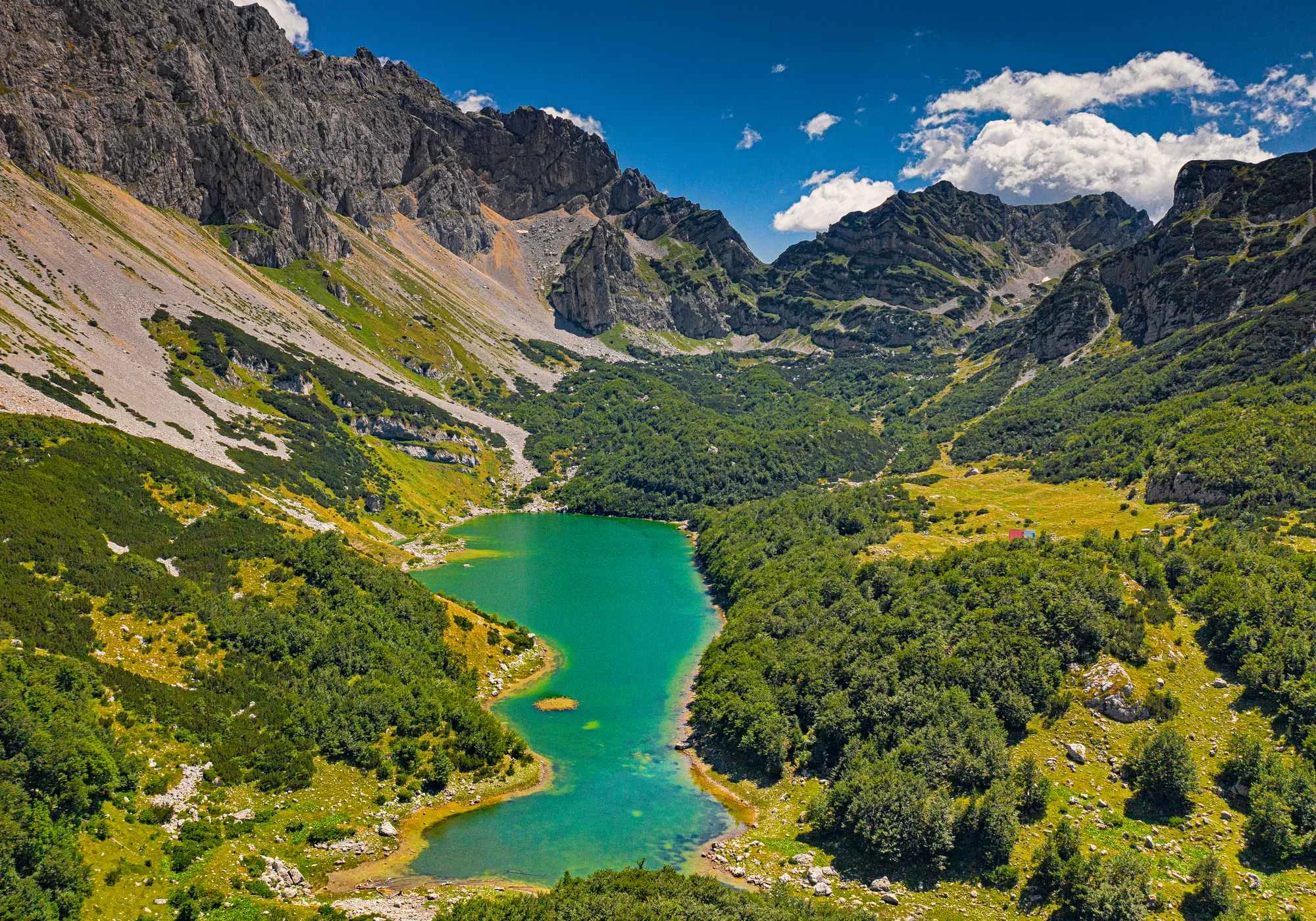 Škrčko jezero je planinsko oko Durmitora koje rijetki vide