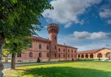 dvorac Pollenzo, Pollenzo Italija, Bra Pijemont, rimski grad Pollentia, Sveučilište gastronomskih znanosti, Slow Food, Banca del Vino, kraljevske rezidencije Savoje, vinogradi Langhe, Pollenzo Castle, Pollenzo Italy, Bra Piedmont, Pollentia Roman town, University of Gastronomic Sciences, Slow Food movement, Banca del Vino, Savoy royal residences, Langhe vineyards