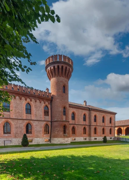 dvorac Pollenzo, Pollenzo Italija, Bra Pijemont, rimski grad Pollentia, Sveučilište gastronomskih znanosti, Slow Food, Banca del Vino, kraljevske rezidencije Savoje, vinogradi Langhe, Pollenzo Castle, Pollenzo Italy, Bra Piedmont, Pollentia Roman town, University of Gastronomic Sciences, Slow Food movement, Banca del Vino, Savoy royal residences, Langhe vineyards