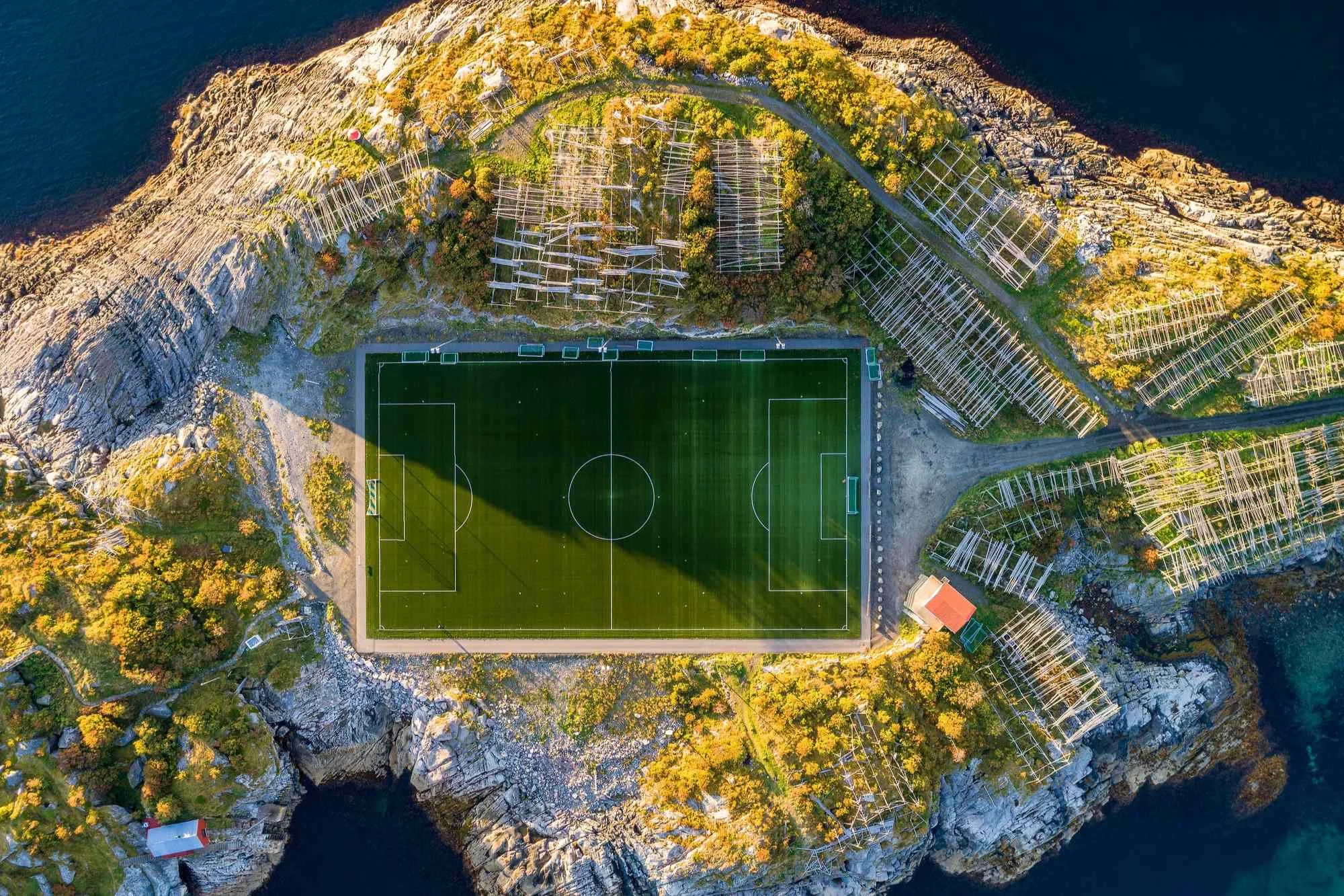 Lofoten, Henningsvær, Norveška, Norveško more, arktički krug, ribarska sela Norveške, Austvågøya, Svolvær, Reine, selo Å, Lofoten otoci, putovanje Norveška, nogometno igralište Henningsvær,Lofoten, Henningsvær, Norway, Norwegian Sea, Arctic Circle, fishing villages Norway, Austvågøya, Svolvær, Reine, Å village Norway, Lofoten islands, travel Norway, Henningsvær football field