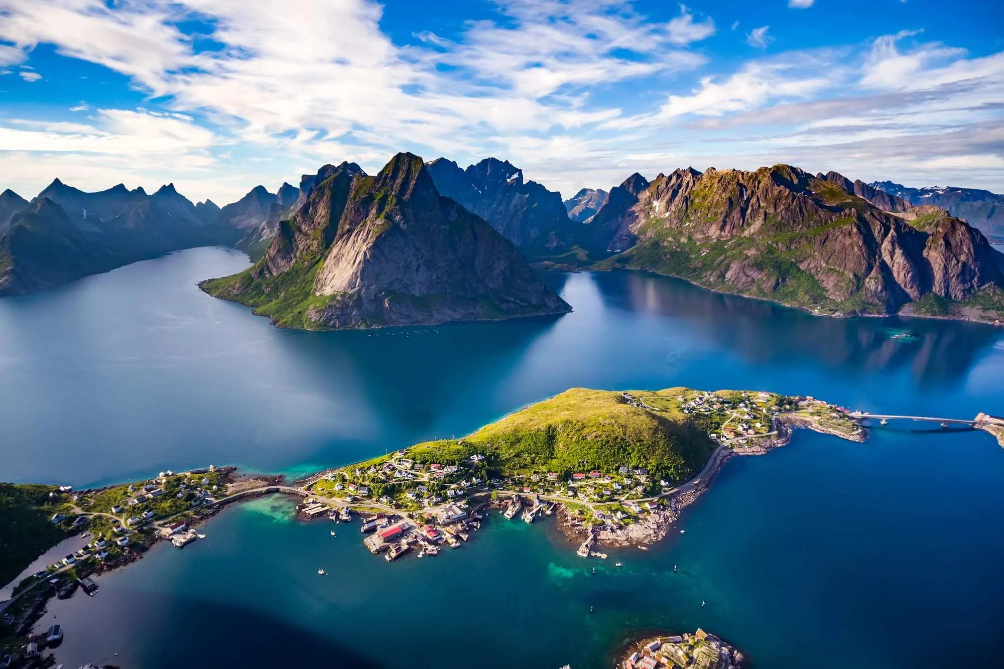 Lofoten, Henningsvær, Norveška, Norveško more, arktički krug, ribarska sela Norveške, Austvågøya, Svolvær, Reine, selo Å, Lofoten otoci, putovanje Norveška, nogometno igralište Henningsvær,Lofoten, Henningsvær, Norway, Norwegian Sea, Arctic Circle, fishing villages Norway, Austvågøya, Svolvær, Reine, Å village Norway, Lofoten islands, travel Norway, Henningsvær football field