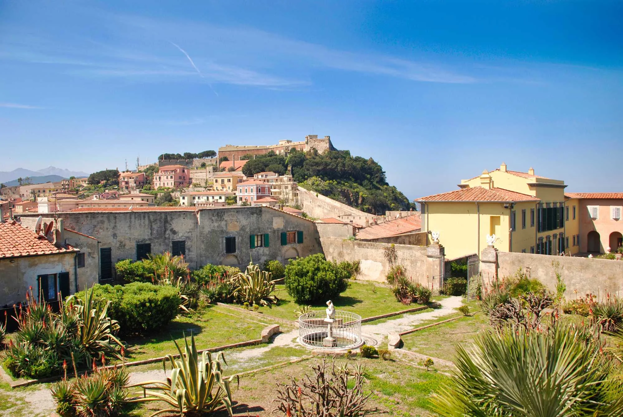 Otok Elba Italija, Elba otok plaže, što vidjeti na Elbi, Napoleon Elba, Toskanski arhipelag, Tirensko more, Portoferraio, Monte Capanne, ljetovanje Italija, talijanski otoci, Elba Island Italy, Elba beaches, what to see in Elba, Napoleon Elba, Tuscan Archipelago, Tyrrhenian Sea, Portoferraio, Monte Capanne, Italy travel, Italian islands