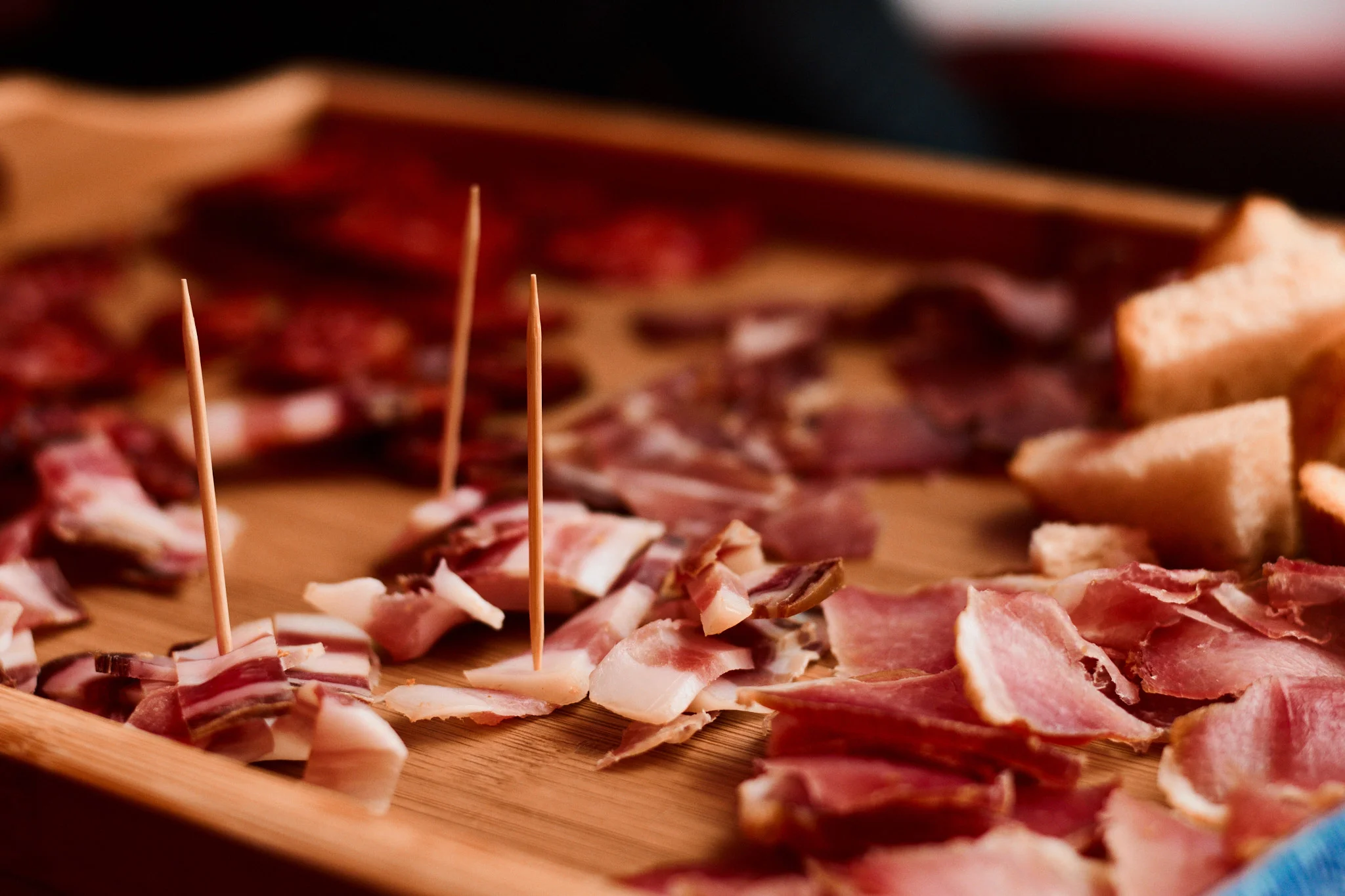 Tunel Grič u Zagrebu domaćin je festivala Zagreb Underground koji okuplja vinare, degustacije vina, gastronomiju i zabavni program u jedinstvenom podzemnom prostoru.