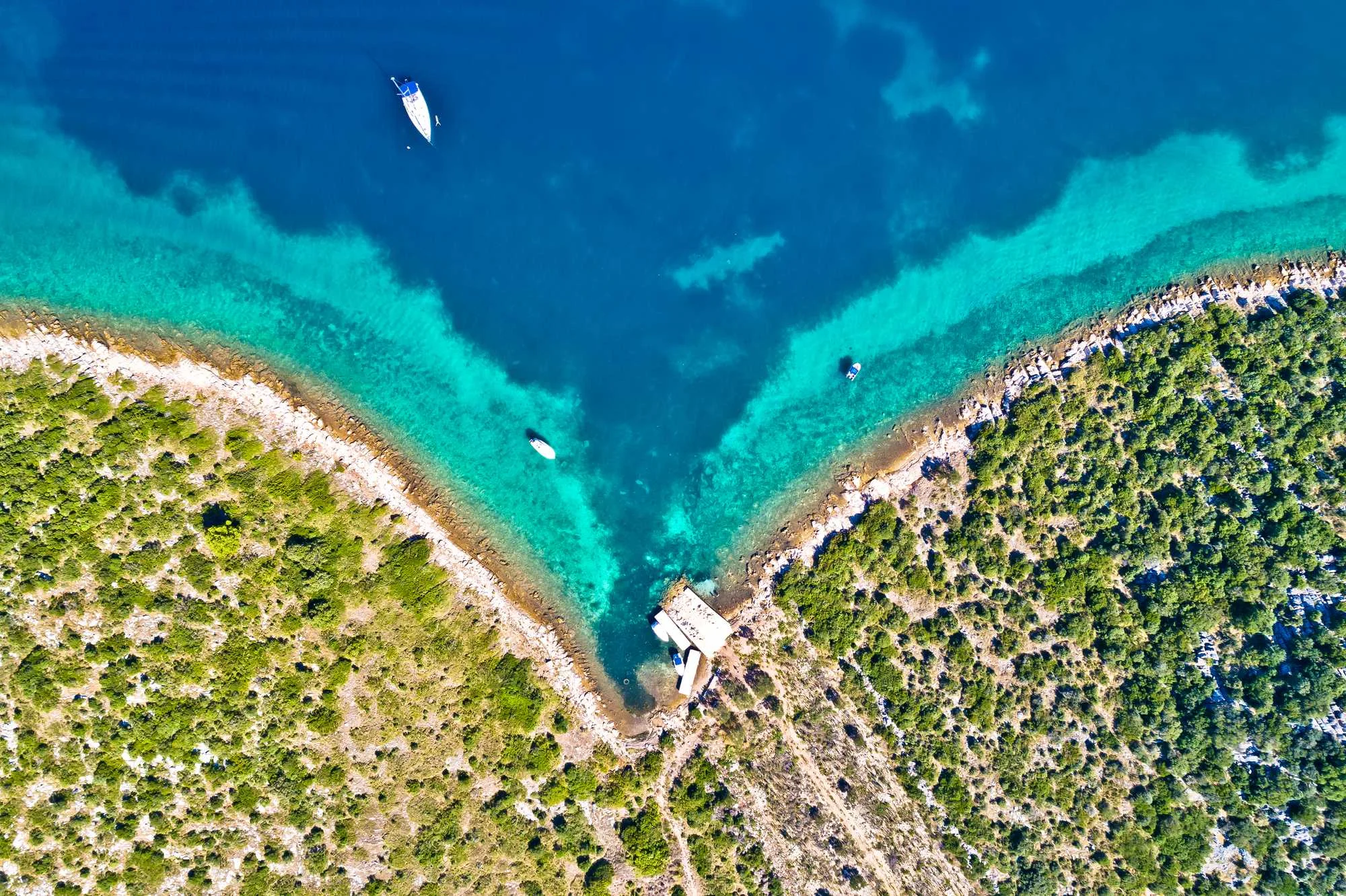 Galešnjak, otok Galešnjak, otok u obliku srca, hrvatski otoci, Pašmanski kanal, Turanj, Sv. Filip i Jakov, Otok ljubavi, srce Jadrana, nenaseljeni otok, romantični otok, Biograd na Moru, hrvatska obala, zanimljivosti o Galešnjaku,Galešnjak, Galešnjak Island, heart-shaped island, Croatian islands, Pašman Channel, Turanj, Sv. Filip i Jakov, Island of Love, heart of the Adriatic, uninhabited island, romantic island, Biograd na Moru, Croatian coast, interesting facts about Galešnjak,