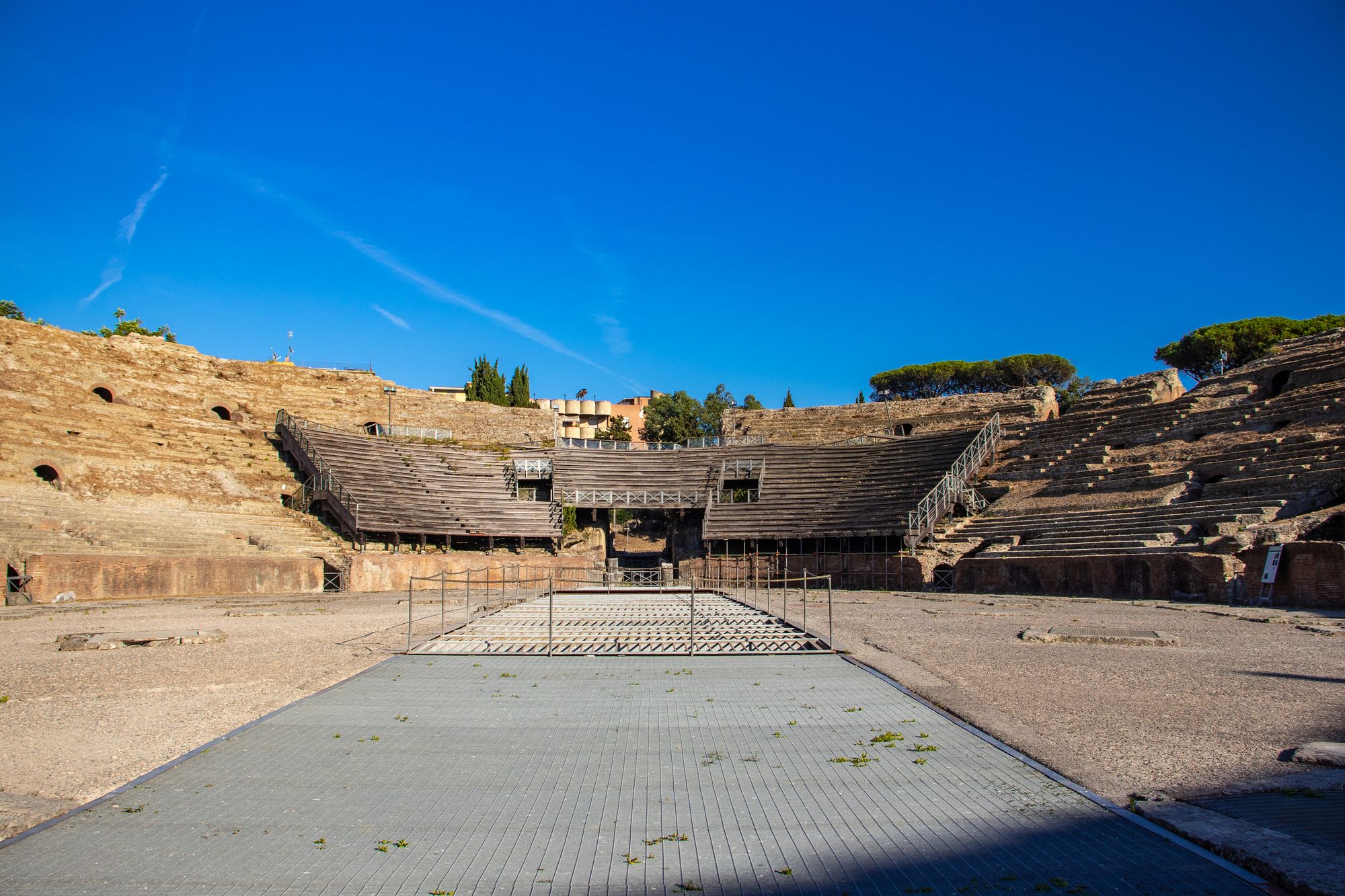 rimski amfiteatri Italija, Kolosej Rim, Arena di Verona, amfiteatar Pompeji, rimske arene Italija, gladijatori Rim, antički Rim, rimska arhitektura, amfiteatar Capua, rimski Kolosej, povijest Italije, rimski spektakli, Roman amphitheatres Italy, Colosseum Rome, Arena di Verona, Pompeii amphitheatre, Roman arenas Italy, Roman gladiators, ancient Rome, Roman architecture, Capua amphitheatre, Roman Colosseum, history of Italy, Roman spectacles