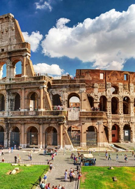 rimski amfiteatri Italija, Kolosej Rim, Arena di Verona, amfiteatar Pompeji, rimske arene Italija, gladijatori Rim, antički Rim, rimska arhitektura, amfiteatar Capua, rimski Kolosej, povijest Italije, rimski spektakli, Roman amphitheatres Italy, Colosseum Rome, Arena di Verona, Pompeii amphitheatre, Roman arenas Italy, Roman gladiators, ancient Rome, Roman architecture, Capua amphitheatre, Roman Colosseum, history of Italy, Roman spectacles