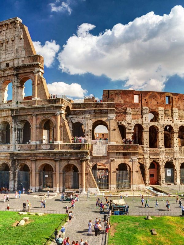 rimski amfiteatri Italija, Kolosej Rim, Arena di Verona, amfiteatar Pompeji, rimske arene Italija, gladijatori Rim, antički Rim, rimska arhitektura, amfiteatar Capua, rimski Kolosej, povijest Italije, rimski spektakli, Roman amphitheatres Italy, Colosseum Rome, Arena di Verona, Pompeii amphitheatre, Roman arenas Italy, Roman gladiators, ancient Rome, Roman architecture, Capua amphitheatre, Roman Colosseum, history of Italy, Roman spectacles