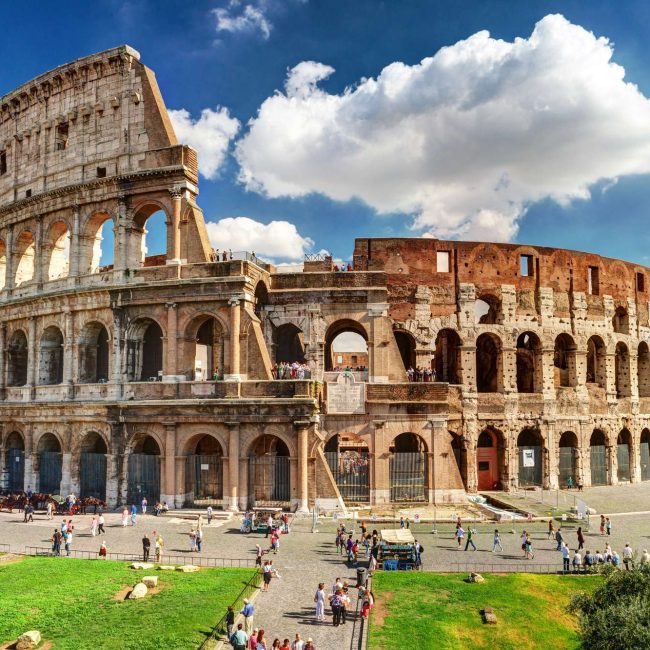 rimski amfiteatri Italija, Kolosej Rim, Arena di Verona, amfiteatar Pompeji, rimske arene Italija, gladijatori Rim, antički Rim, rimska arhitektura, amfiteatar Capua, rimski Kolosej, povijest Italije, rimski spektakli, Roman amphitheatres Italy, Colosseum Rome, Arena di Verona, Pompeii amphitheatre, Roman arenas Italy, Roman gladiators, ancient Rome, Roman architecture, Capua amphitheatre, Roman Colosseum, history of Italy, Roman spectacles