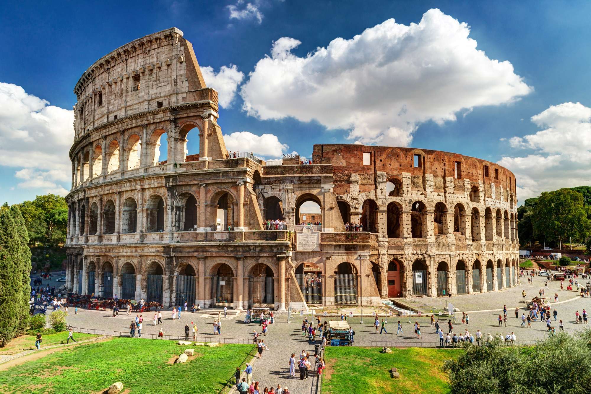 rimski amfiteatri Italija, Kolosej Rim, Arena di Verona, amfiteatar Pompeji, rimske arene Italija, gladijatori Rim, antički Rim, rimska arhitektura, amfiteatar Capua, rimski Kolosej, povijest Italije, rimski spektakli, Roman amphitheatres Italy, Colosseum Rome, Arena di Verona, Pompeii amphitheatre, Roman arenas Italy, Roman gladiators, ancient Rome, Roman architecture, Capua amphitheatre, Roman Colosseum, history of Italy, Roman spectacles