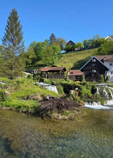Rastoke, Slunj, male Plitvice, Rastoke Slunj, slapovi Hrvatska, Slunjčica, mlinice Rastoke, izlet Hrvatska, kontinentalna Hrvatska, park Rastoke, Vilinski vrt, slap Hrvoje, slap Buk, što posjetiti u Slunju, stara cesta prema moru, Rastoke, Slunj, male Plitvice, Rastoke Slunj, slapovi Hrvatska, Slunjčica, mlinice Rastoke, izlet Hrvatska, kontinentalna Hrvatska, park Rastoke, Vilinski vrt, slap Hrvoje, slap Buk, što posjetiti u Slunju, stara cesta prema moru