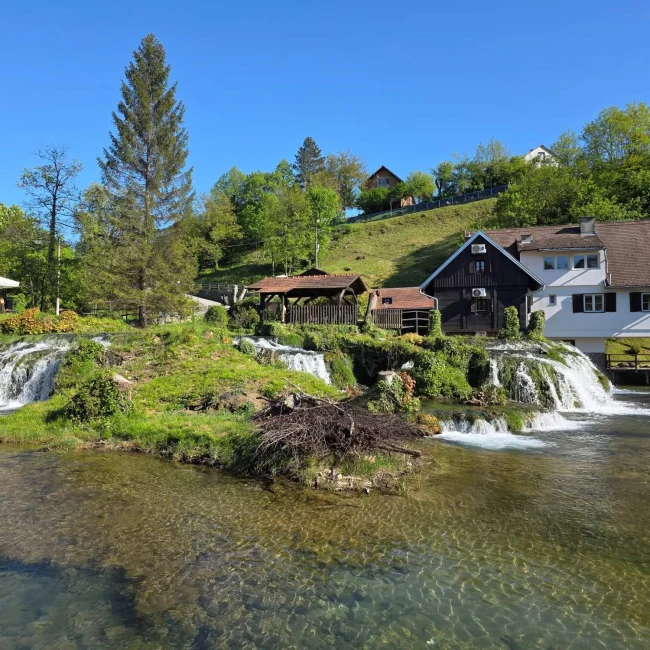 Rastoke, Slunj, male Plitvice, Rastoke Slunj, slapovi Hrvatska, Slunjčica, mlinice Rastoke, izlet Hrvatska, kontinentalna Hrvatska, park Rastoke, Vilinski vrt, slap Hrvoje, slap Buk, što posjetiti u Slunju, stara cesta prema moru, Rastoke, Slunj, male Plitvice, Rastoke Slunj, slapovi Hrvatska, Slunjčica, mlinice Rastoke, izlet Hrvatska, kontinentalna Hrvatska, park Rastoke, Vilinski vrt, slap Hrvoje, slap Buk, što posjetiti u Slunju, stara cesta prema moru