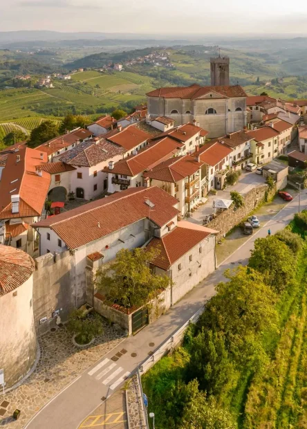 Šmartno, Goriška brda, Nova Gorica, Slovenija, srednjovjekovno selo, Gonjače vidikovac, vinarije Slovenija, izlet Slovenija, što vidjeti u Sloveniji, Šmartno, Goriška brda, Nova Gorica, Slovenia, medieval village, Gonjače viewpoint, Slovenia wineries, Slovenia trip, what to see in Slovenia