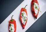 Speca me gjize, albanska kuhinja, albanska jela, tradicionalna albanska hrana, punjene paprike, paprika sa sirom, albanski recepti, gjize sir, balkanska kuhinja, jela iz Albanije, tradicionalni recepti, pečene paprike, Speca me gjize, Albanian cuisine, Albanian food, traditional Albanian dishes, stuffed peppers, peppers with cheese, Albanian recipes, gjize cheese, Balkan cuisine, food from Albania, traditional recipes, roasted peppers,