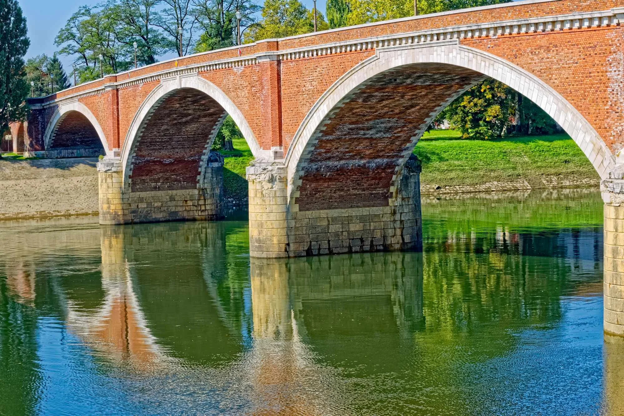 Stari most Sisak, Sisak, Kupa, mostovi u Hrvatskoj, povijest Siska, znamenitosti Siska, stari most preko Kupe, arhitektura Siska, Milivoj Frković, turističke atrakcije Siska,Old Bridge Sisak, Sisak, Kupa River, bridges in Croatia, history of Sisak, landmarks in Sisak, Old Bridge over the Kupa, architecture in Sisak, Milivoj Frković, tourist attractions in Sisak
