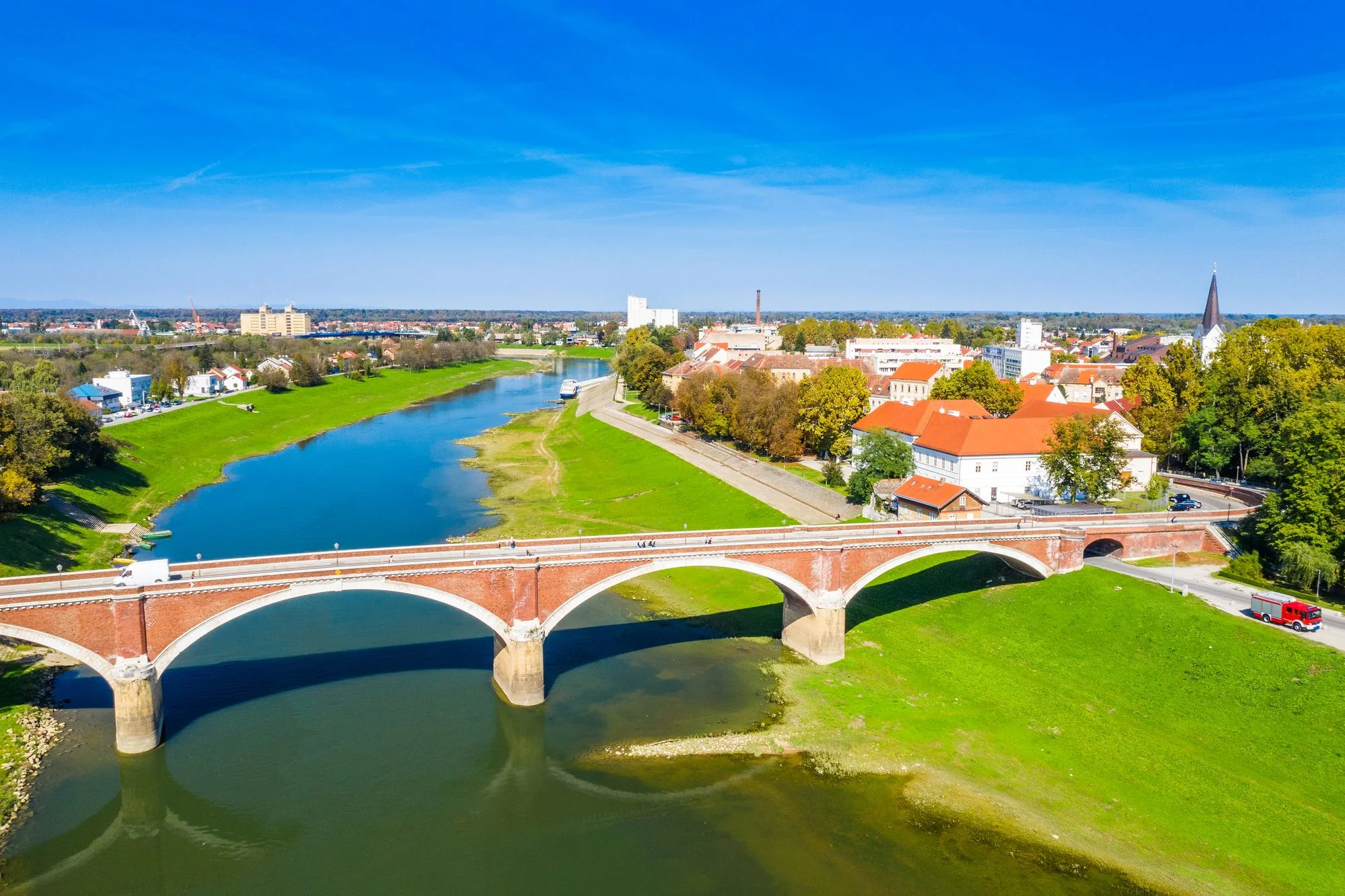 Stari most Sisak, Sisak, Kupa, mostovi u Hrvatskoj, povijest Siska, znamenitosti Siska, stari most preko Kupe, arhitektura Siska, Milivoj Frković, turističke atrakcije Siska,Old Bridge Sisak, Sisak, Kupa River, bridges in Croatia, history of Sisak, landmarks in Sisak, Old Bridge over the Kupa, architecture in Sisak, Milivoj Frković, tourist attractions in Sisak