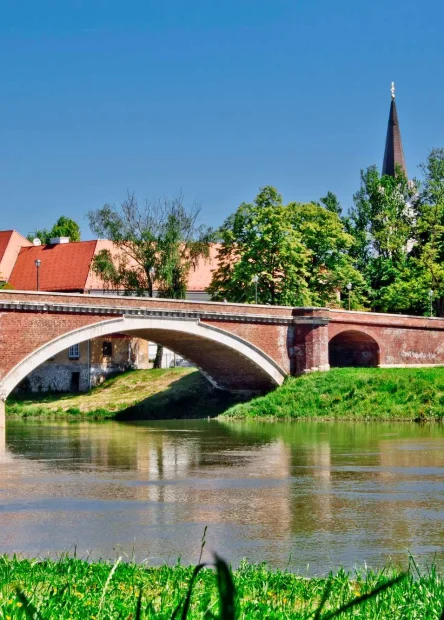 Stari most Sisak, Sisak, Kupa, mostovi u Hrvatskoj, povijest Siska, znamenitosti Siska, stari most preko Kupe, arhitektura Siska, Milivoj Frković, turističke atrakcije Siska, Old Bridge Sisak, Sisak, Kupa River, bridges in Croatia, history of Sisak, landmarks in Sisak, Old Bridge over the Kupa, architecture in Sisak, Milivoj Frković, tourist attractions in Sisak