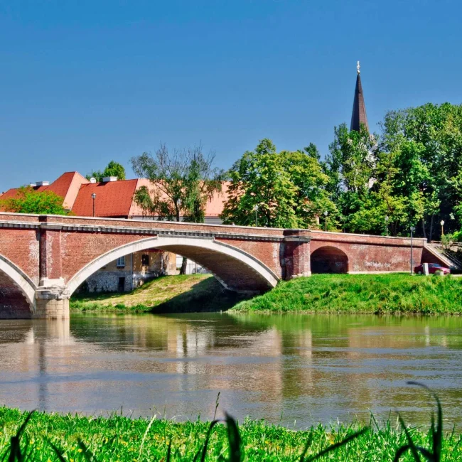 Stari most Sisak, Sisak, Kupa, mostovi u Hrvatskoj, povijest Siska, znamenitosti Siska, stari most preko Kupe, arhitektura Siska, Milivoj Frković, turističke atrakcije Siska, Old Bridge Sisak, Sisak, Kupa River, bridges in Croatia, history of Sisak, landmarks in Sisak, Old Bridge over the Kupa, architecture in Sisak, Milivoj Frković, tourist attractions in Sisak