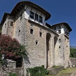 Kuća Zekate, Gjirokaster, Gjirokastër, Albanija, osmanska arhitektura, grad kamena, UNESCO, znamenitosti Gjirokastera, povijesne kuće Albanije, Ali paša Tepelenski, što posjetiti u Gjirokasteru, Zekate House, Gjirokastër, Gjirokaster, Albania, Ottoman architecture, City of Stone, UNESCO, things to do in Gjirokastër, historic houses in Albania, Ali Pasha of Tepelena, Gjirokastër attractions