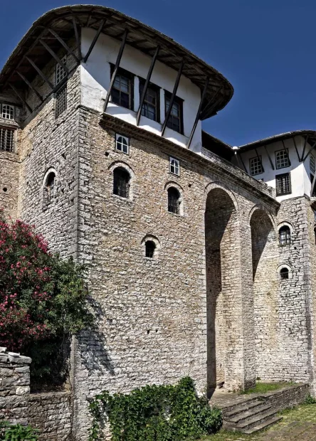 Kuća Zekate, Gjirokaster, Gjirokastër, Albanija, osmanska arhitektura, grad kamena, UNESCO, znamenitosti Gjirokastera, povijesne kuće Albanije, Ali paša Tepelenski, što posjetiti u Gjirokasteru, Zekate House, Gjirokastër, Gjirokaster, Albania, Ottoman architecture, City of Stone, UNESCO, things to do in Gjirokastër, historic houses in Albania, Ali Pasha of Tepelena, Gjirokastër attractions